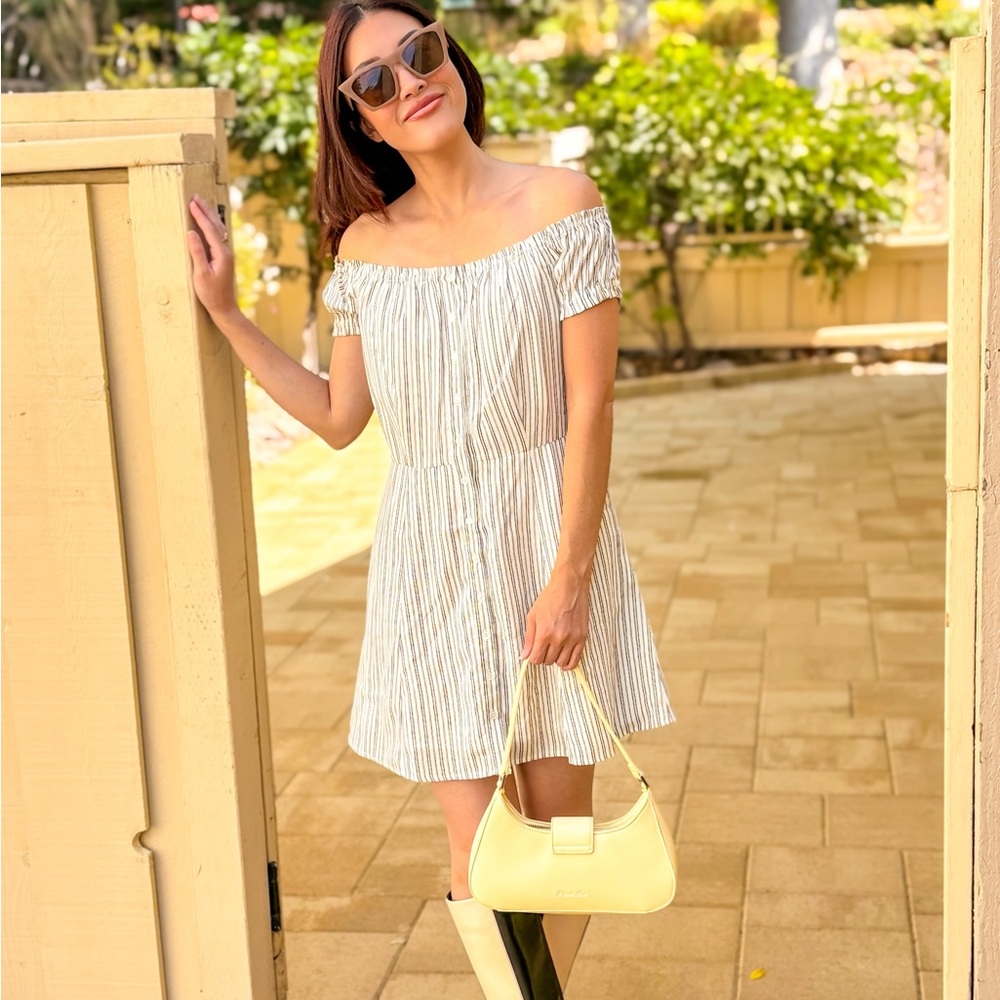 🎉HP🎉 Striped Button Up Off The Shoulder Mini Dress